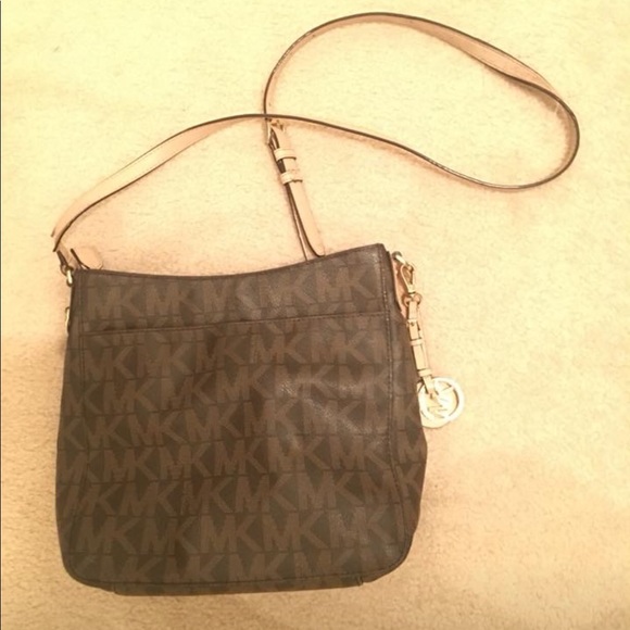 Micheal Kors purse - Picture 2 of 3